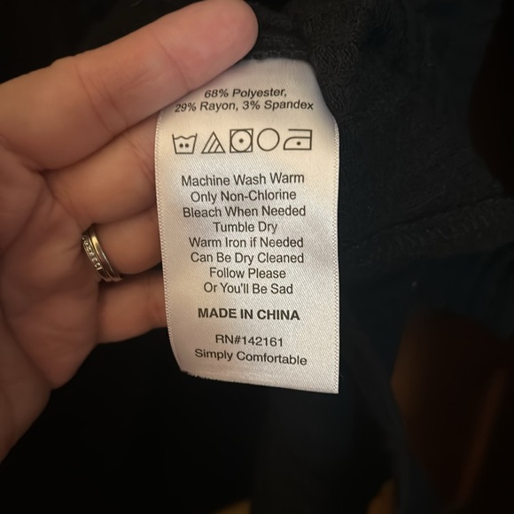 Kate 3/4 sleeve sharkbite top - Picture 3 of 5